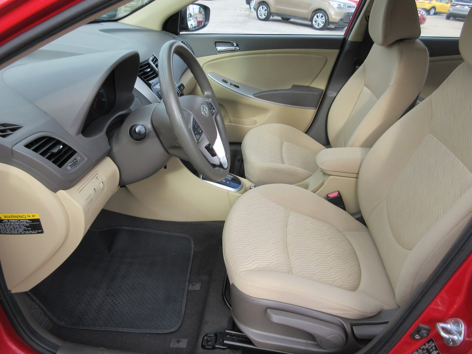 2012 Hyundai Accent GLS 4-Door