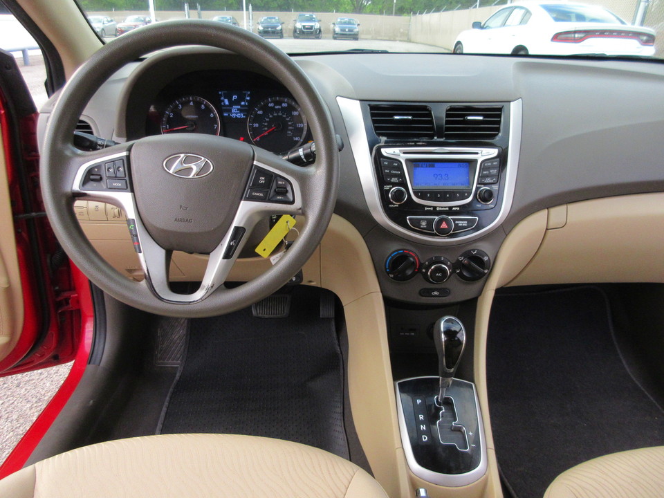 2012 Hyundai Accent GLS 4-Door