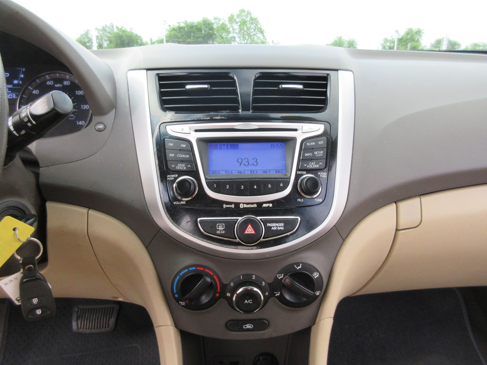 2012 Hyundai Accent GLS 4-Door