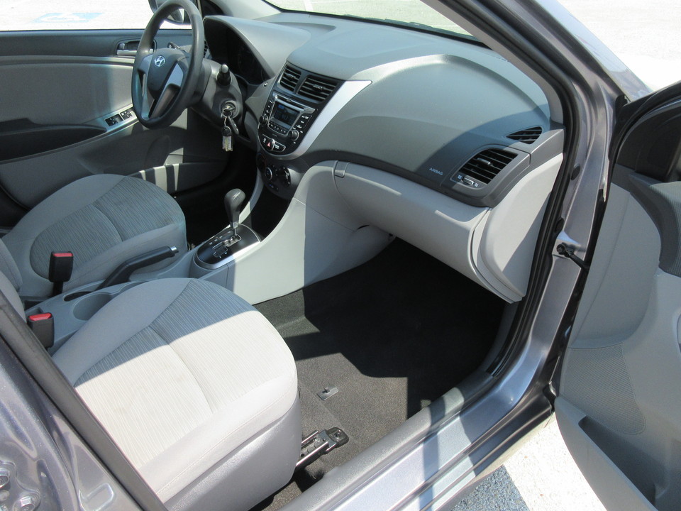 2017 Hyundai Accent SE 4-Door 6A
