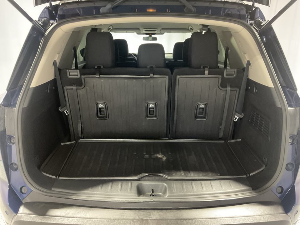 2023 Nissan Pathfinder SV