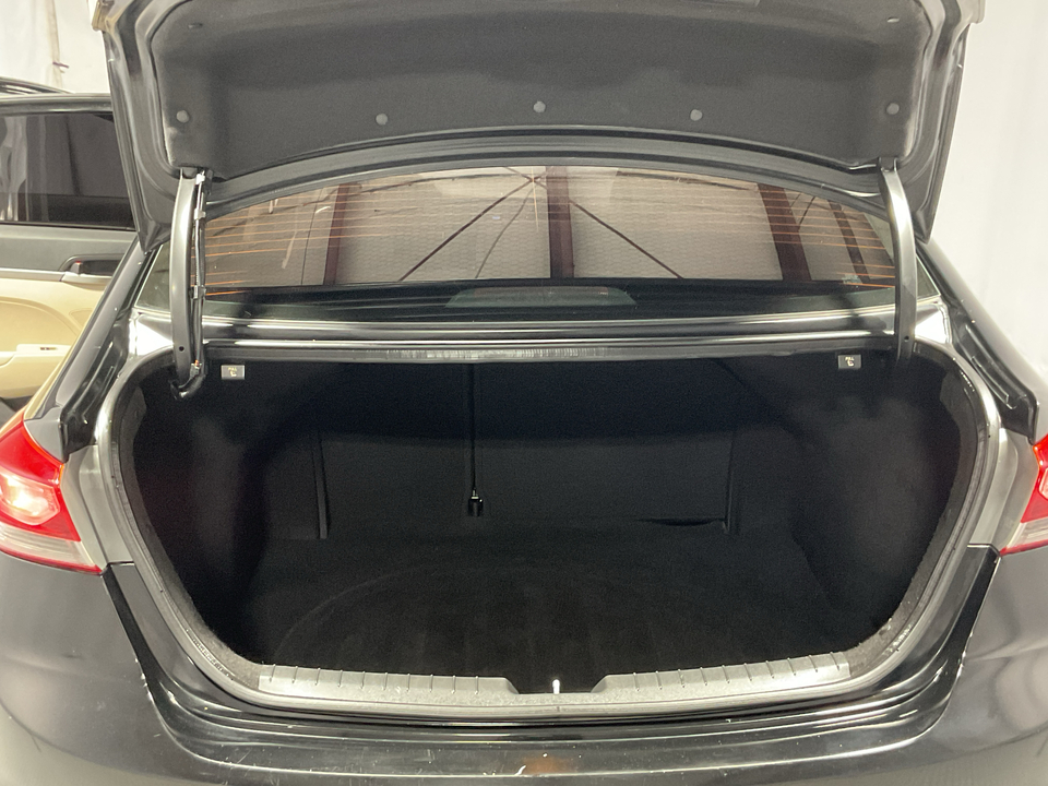 2017 Hyundai Elantra SE 6AT