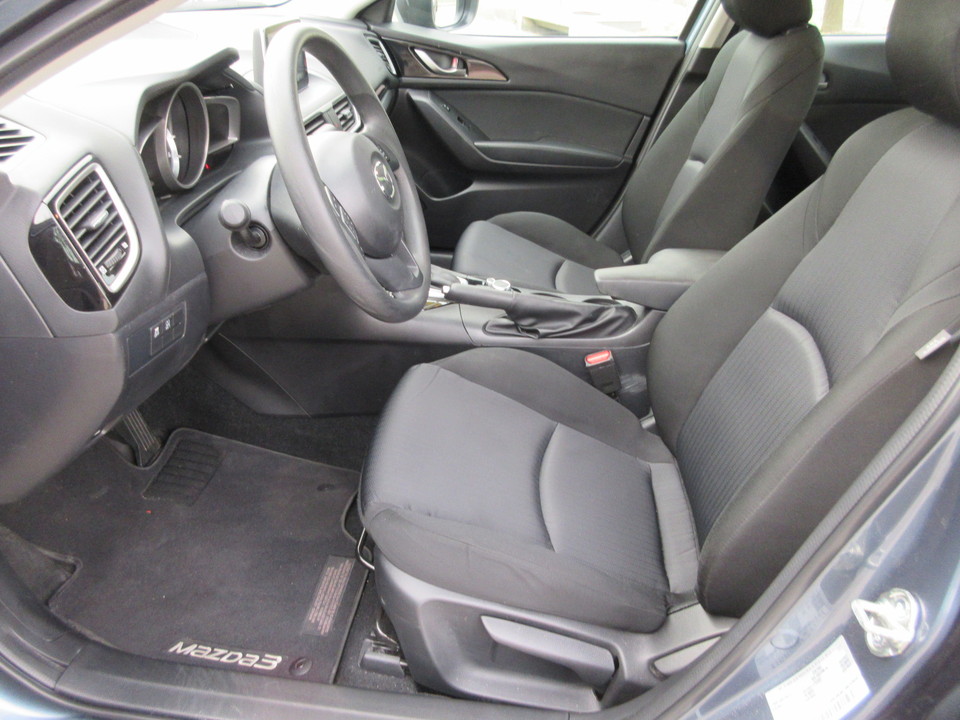 2015 Mazda MAZDA3 i Sport AT 4-Door