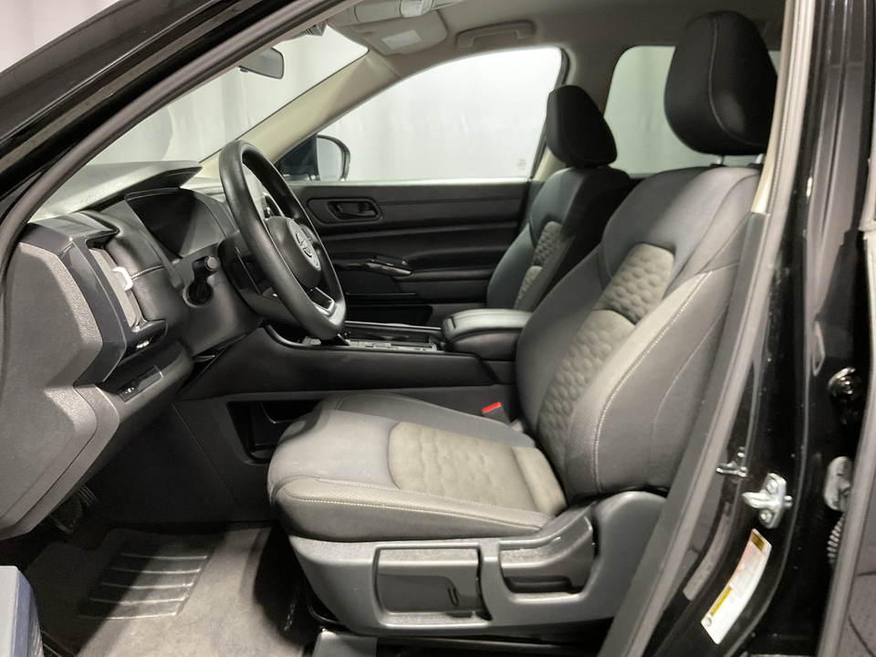 2025 Nissan Pathfinder S