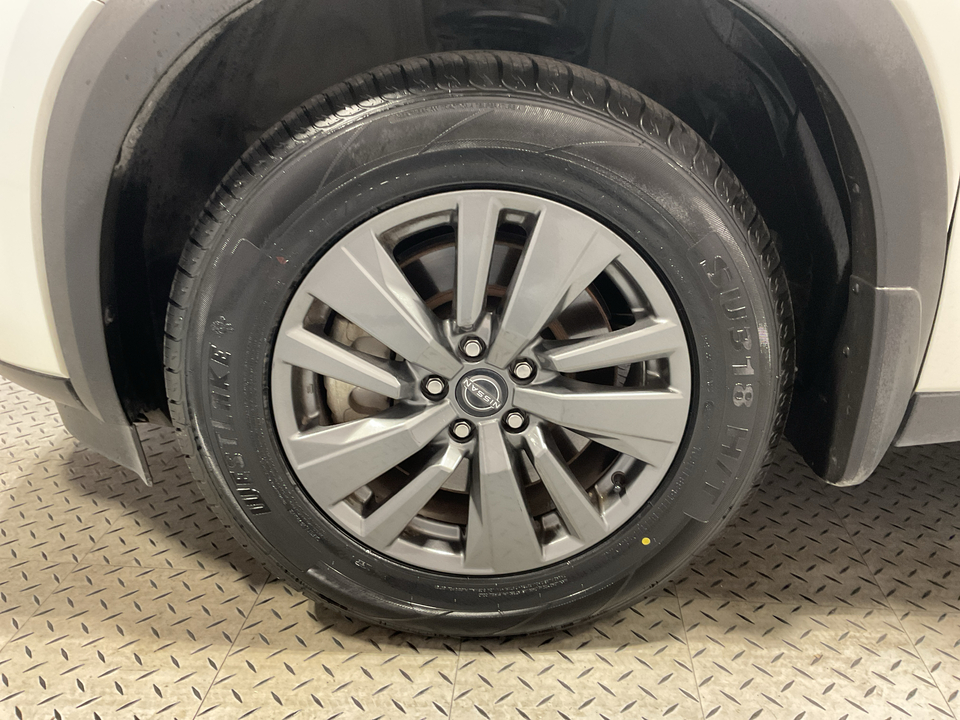 2023 Nissan Pathfinder SV