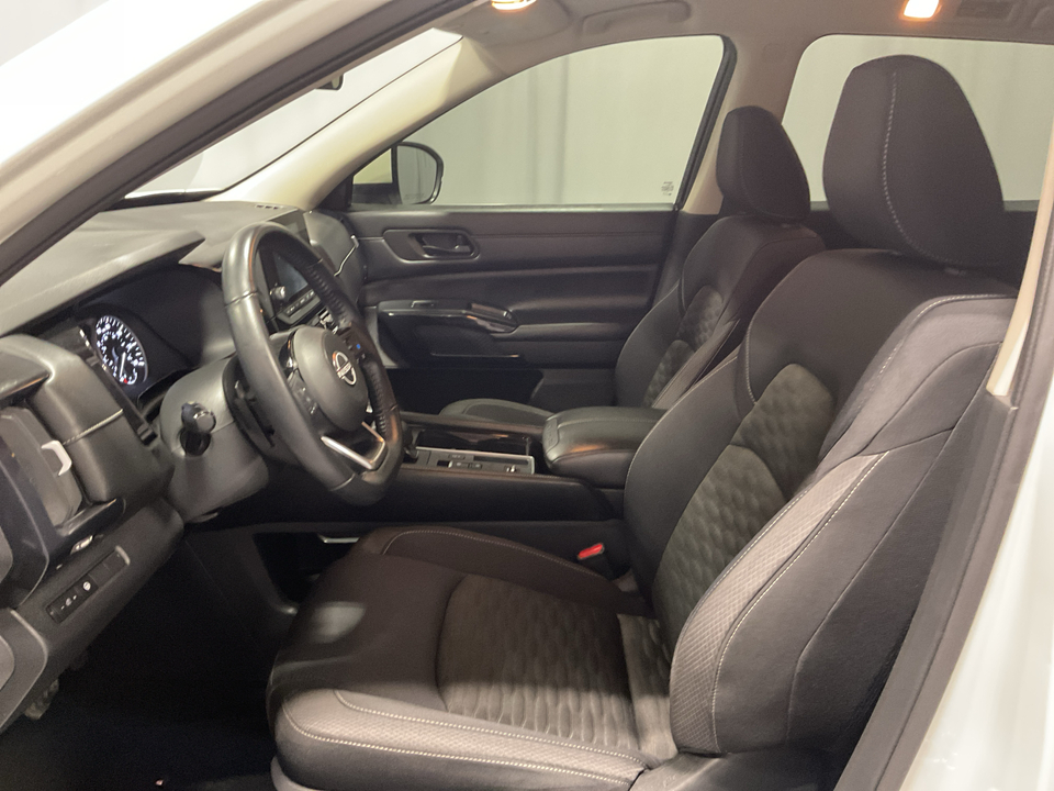 2023 Nissan Pathfinder SV