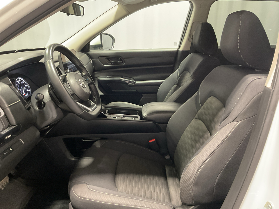 2023 Nissan Pathfinder SV