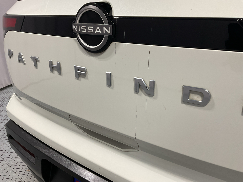 2023 Nissan Pathfinder SV