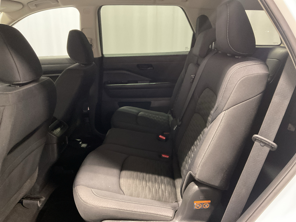 2023 Nissan Pathfinder SV