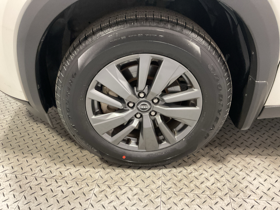 2023 Nissan Pathfinder SV