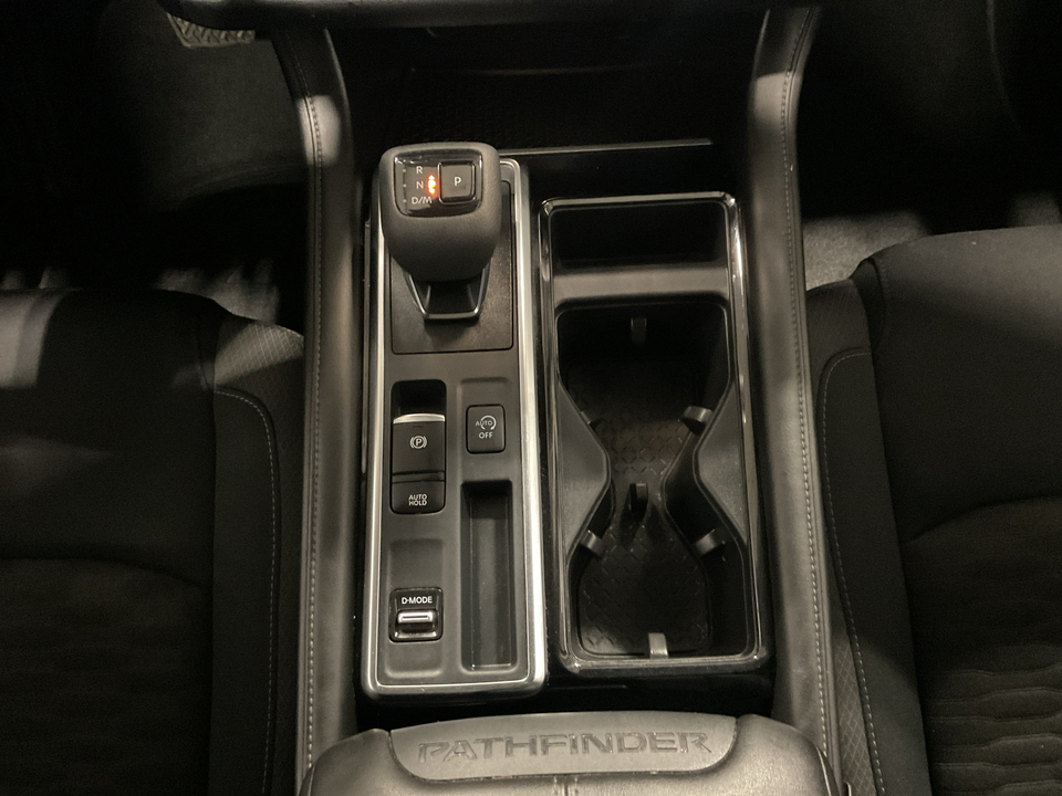 2023 Nissan Pathfinder SV