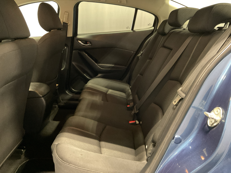 2018 Mazda MAZDA3 i Sport AT 4-Door