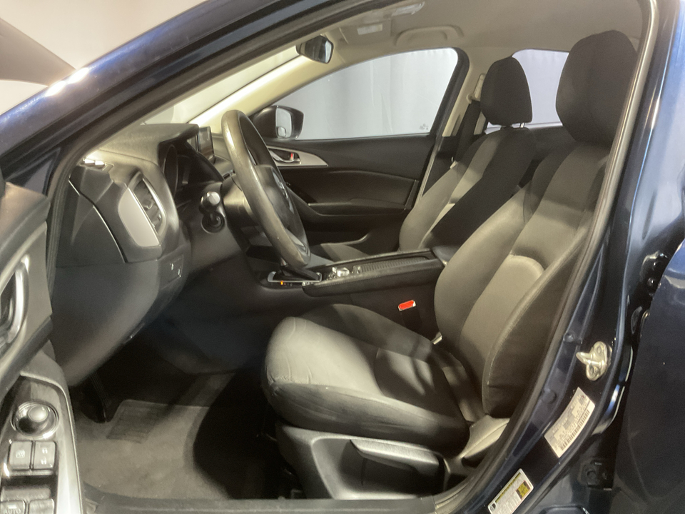 2018 Mazda MAZDA3 i Sport AT 5-Door