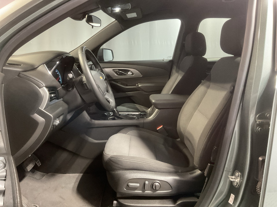 2023 Chevrolet Traverse LT Cloth FWD