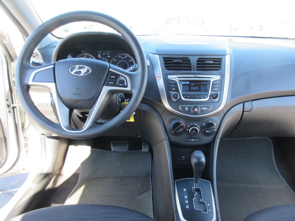 2015 Hyundai Accent GS 5-Door 6A