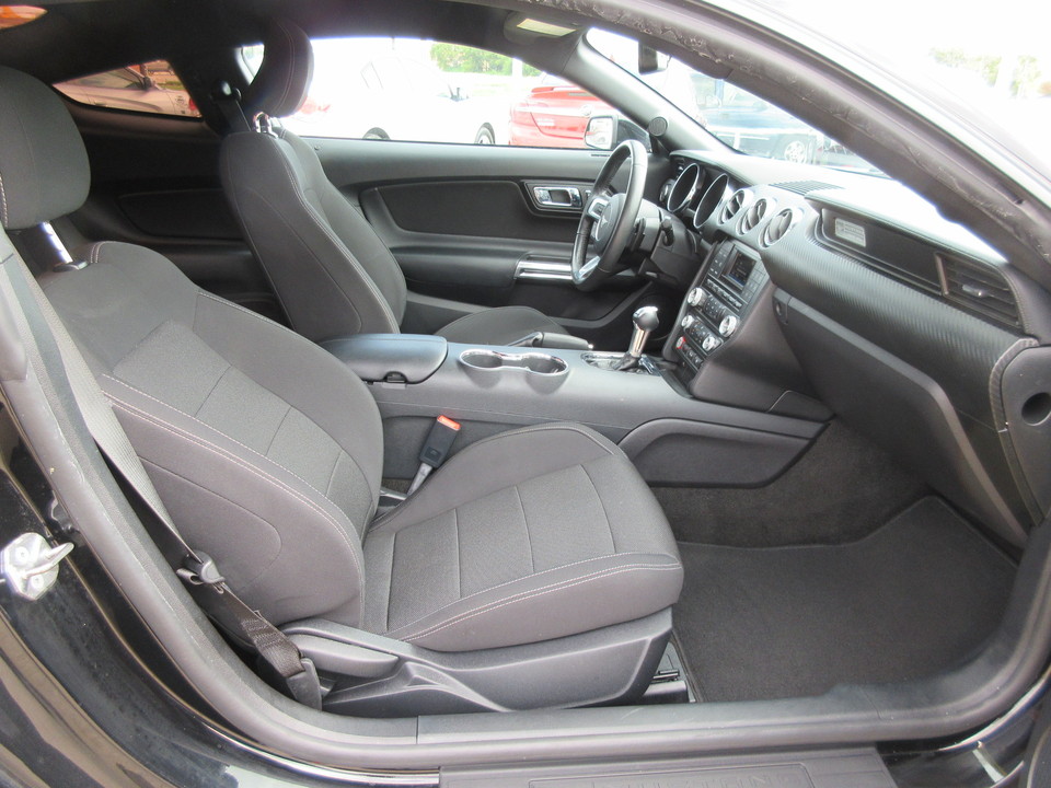 2016 Ford Mustang V6 Coupe