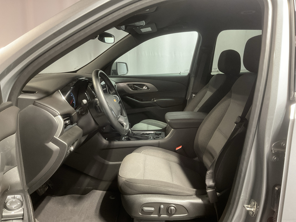 2023 Chevrolet Traverse LT Cloth FWD
