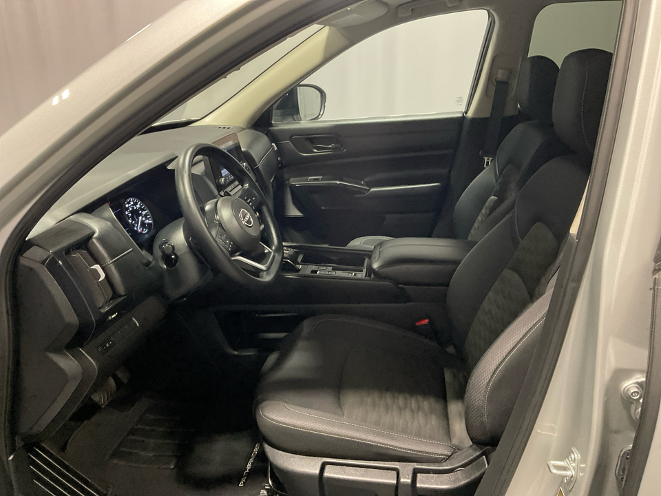 2024 Nissan Pathfinder S