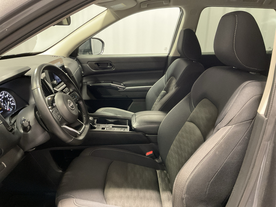 2023 Nissan Pathfinder SV