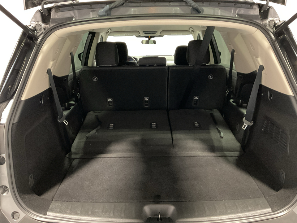 2023 Nissan Pathfinder SV