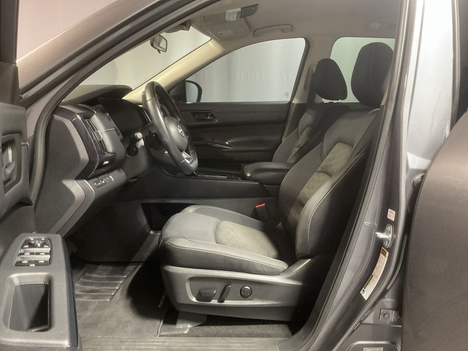 2024 Nissan Pathfinder SV 4WD
