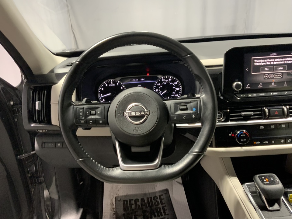 2022 Nissan Pathfinder SV