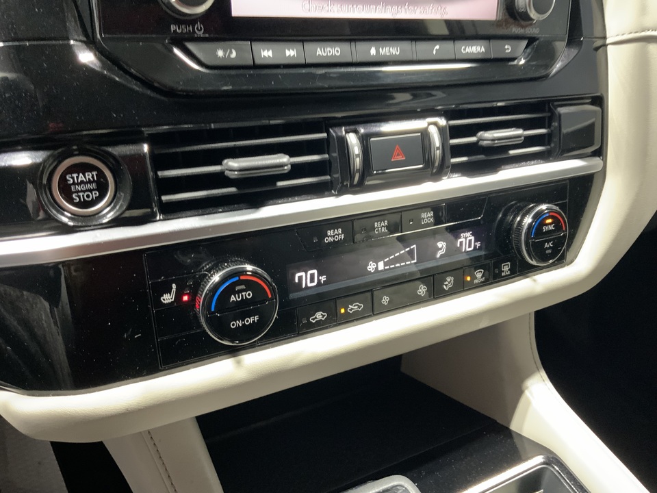 2022 Nissan Pathfinder SV