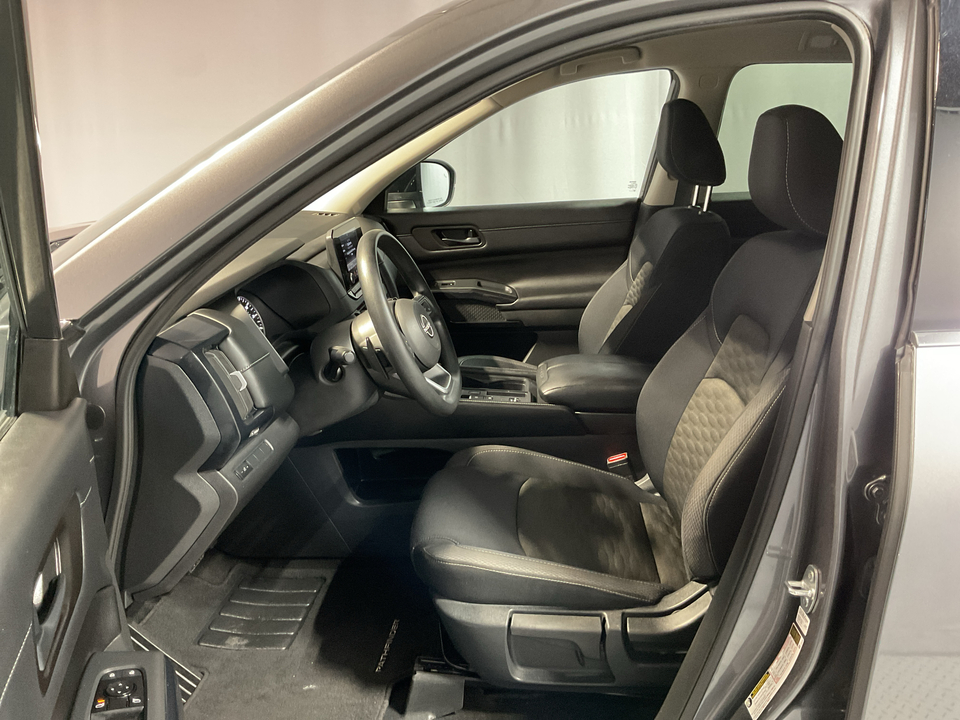 2023 Nissan Pathfinder S