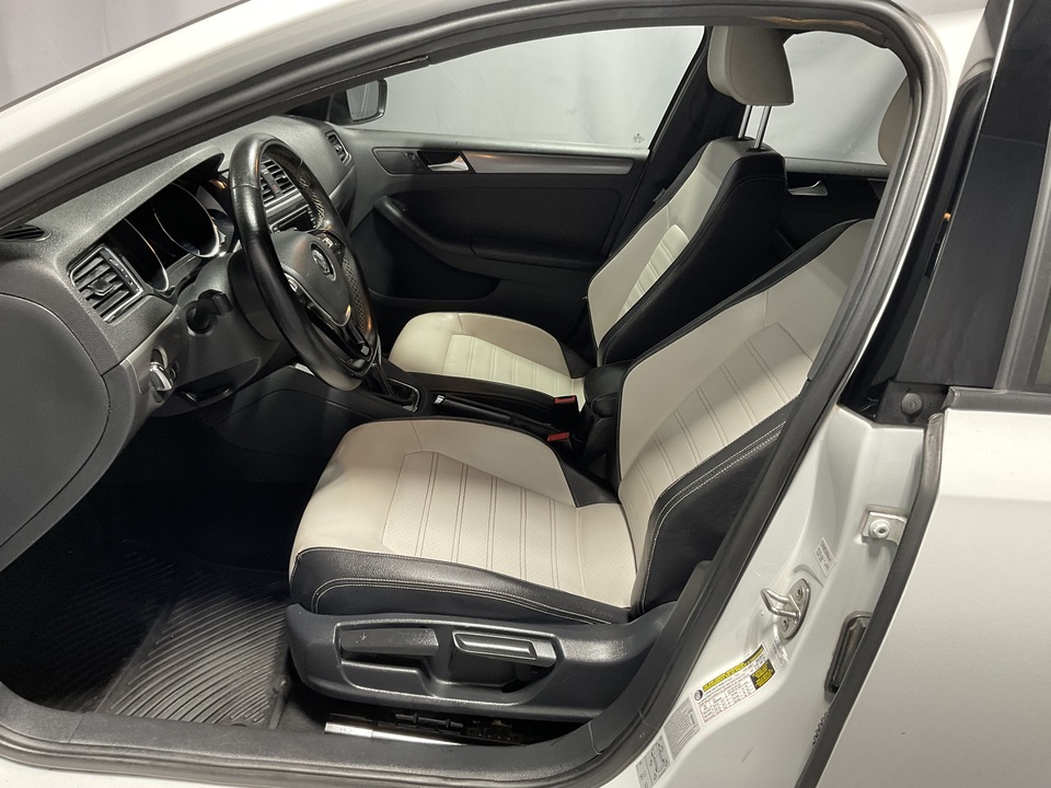 2016 Volkswagen Jetta SE 6A