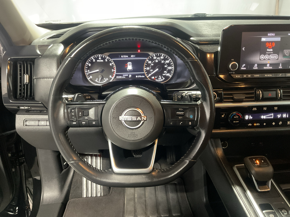 2022 Nissan Pathfinder SV