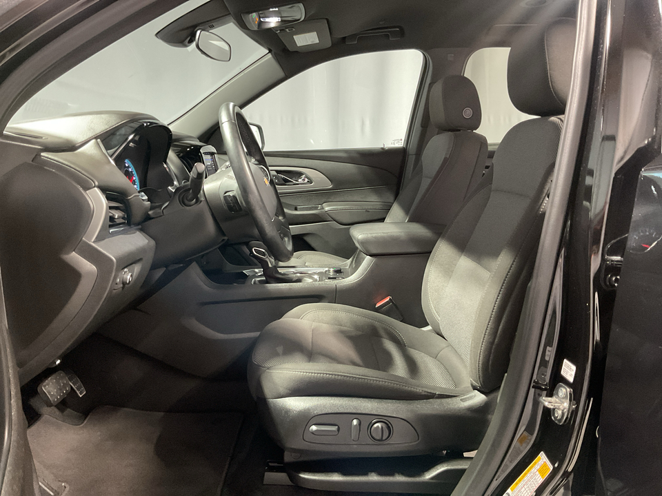 2023 Chevrolet Traverse LT Cloth FWD