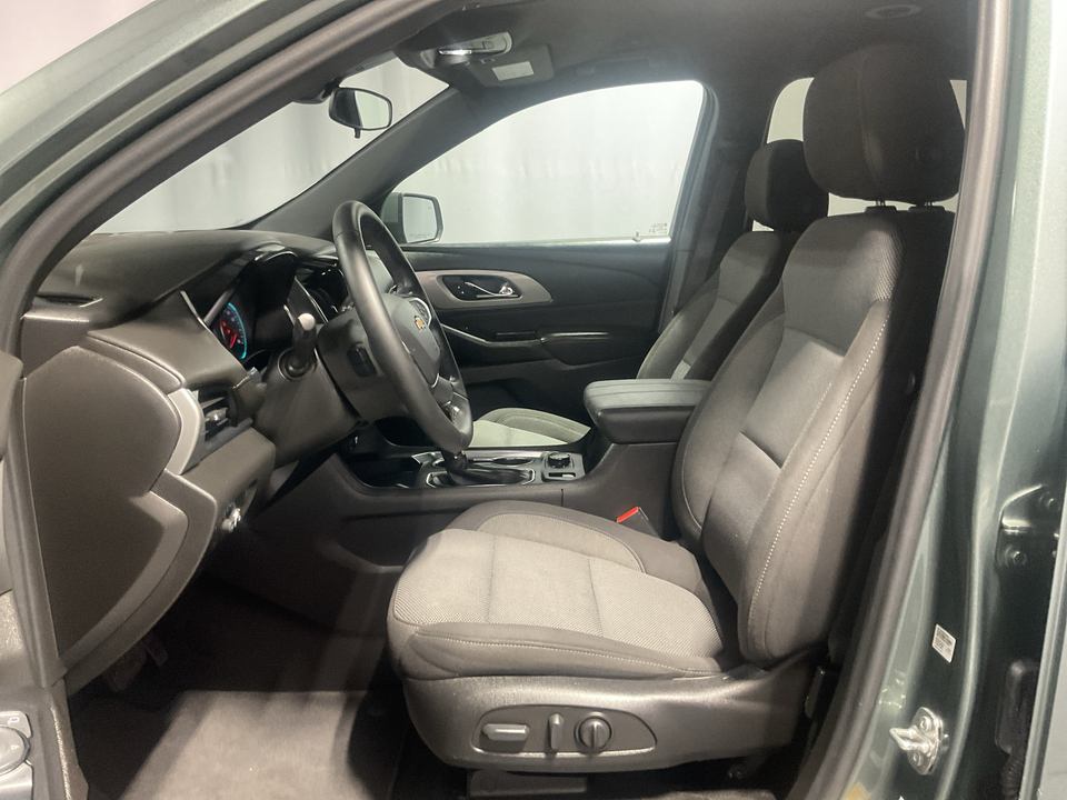 2023 Chevrolet Traverse LT Cloth FWD