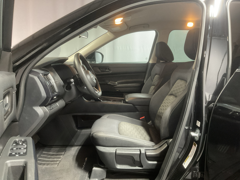 2023 Nissan Pathfinder S