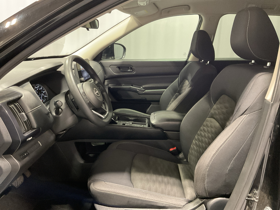 2023 Nissan Pathfinder S