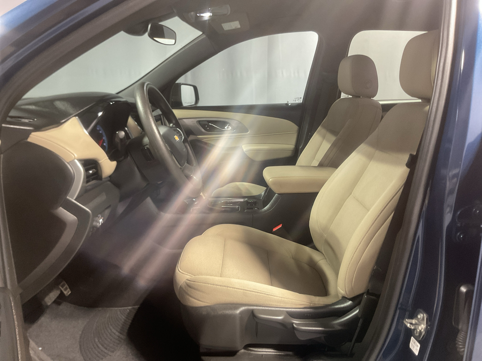 2023 Chevrolet Traverse LS FWD