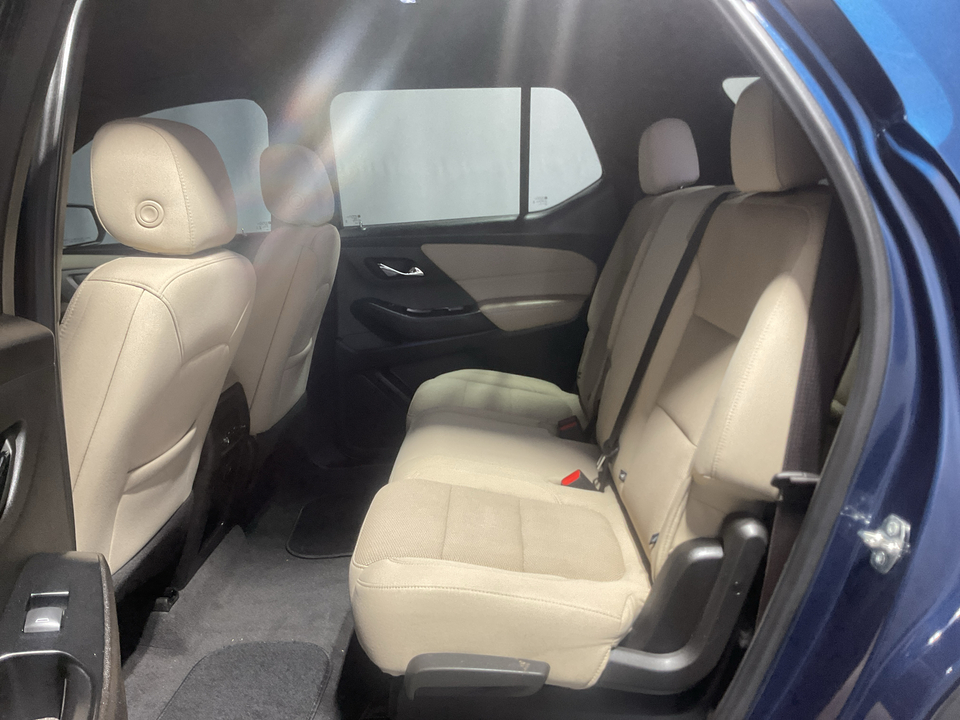 2023 Chevrolet Traverse LS FWD