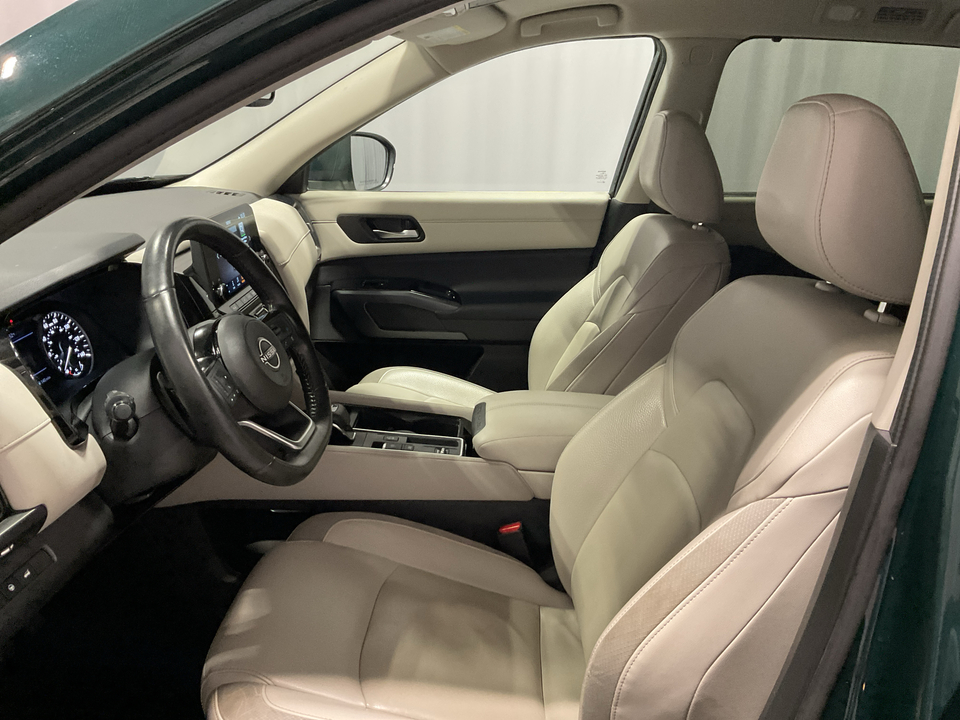 2022 Nissan Pathfinder SL