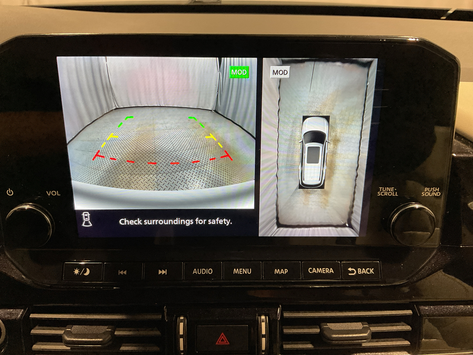 2022 Nissan Pathfinder SL