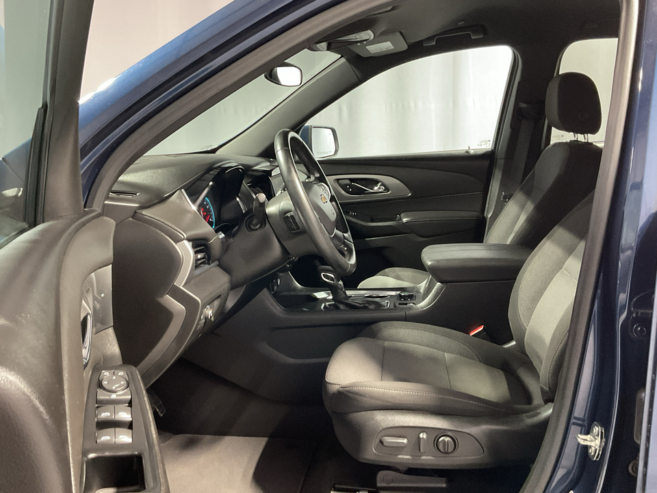 2023 Chevrolet Traverse LT Cloth FWD