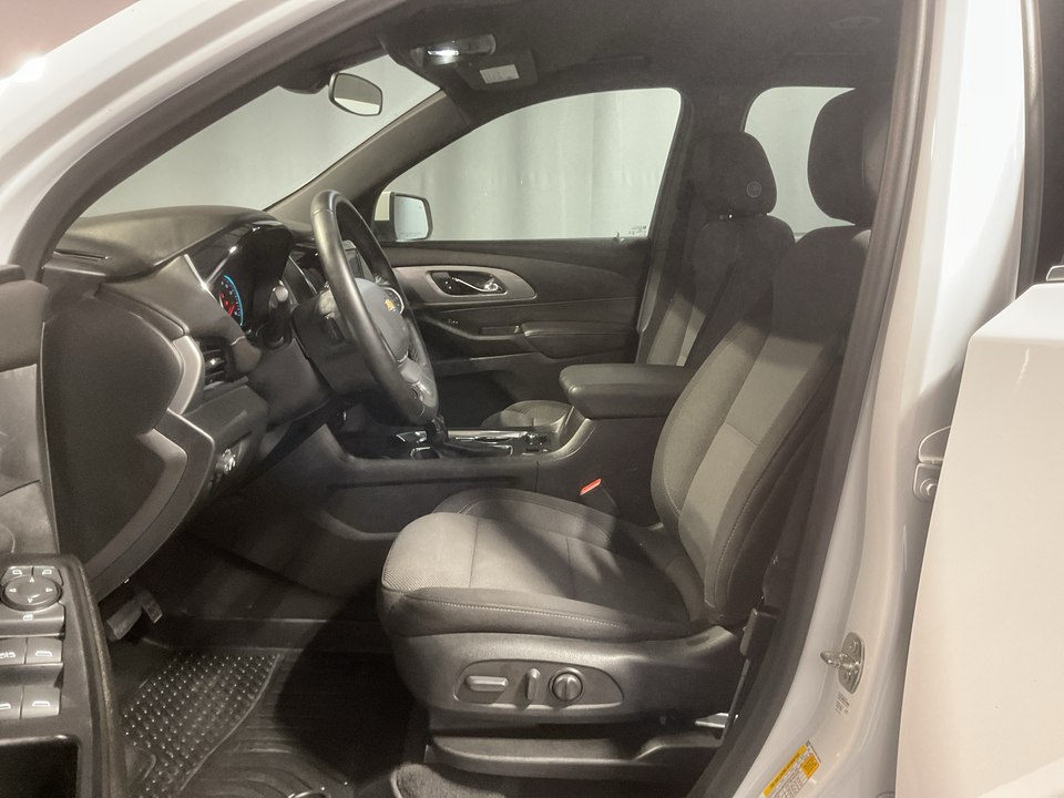 2023 Chevrolet Traverse LT Cloth FWD