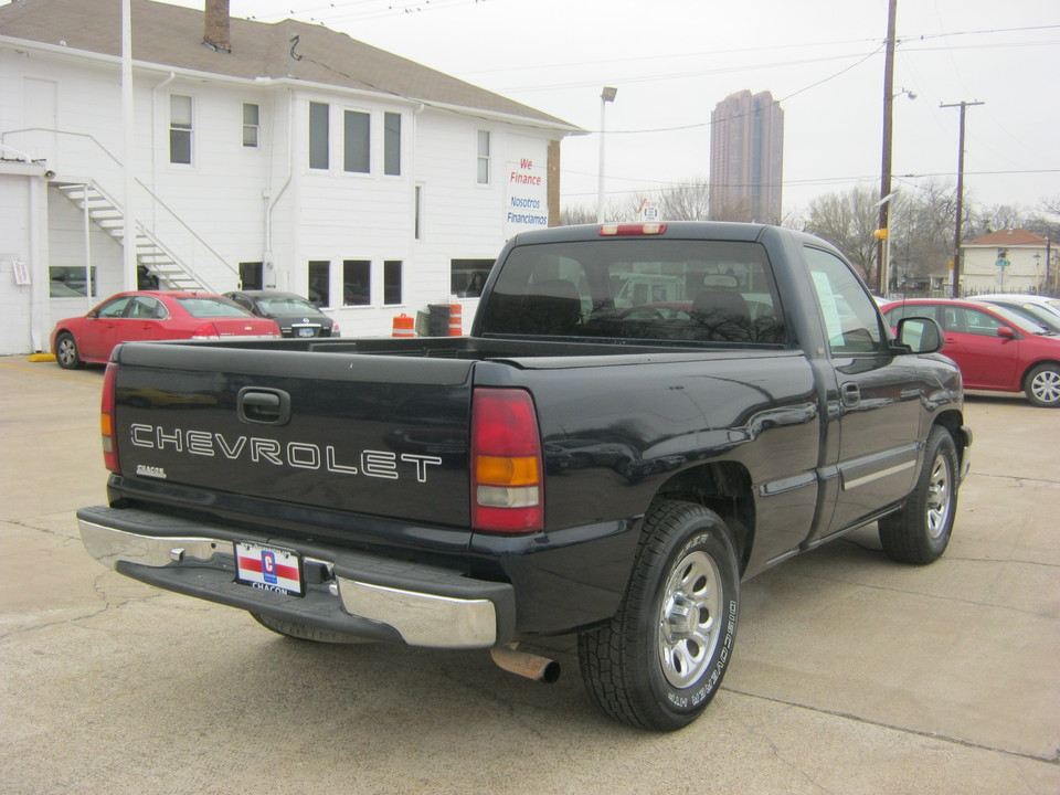 2005 Chevrolet Silverado 1500 LS Short Bed 2WD