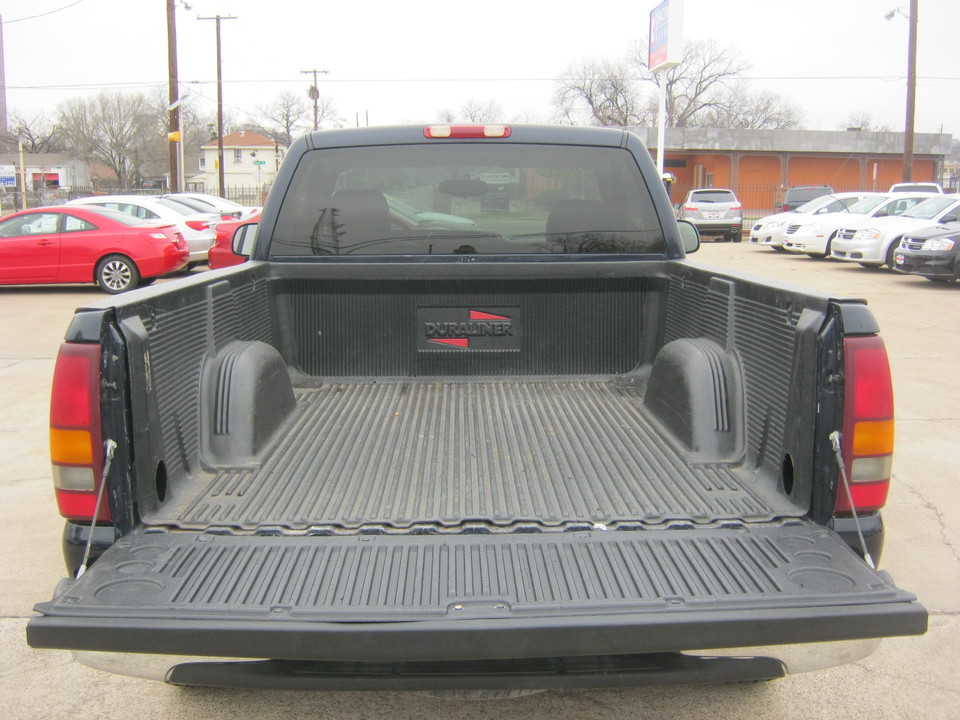 2005 Chevrolet Silverado 1500 LS Short Bed 2WD