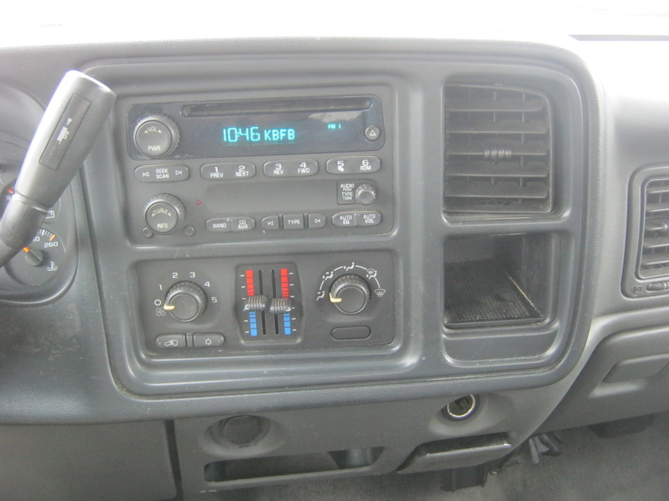 2005 Chevrolet Silverado 1500 LS Short Bed 2WD