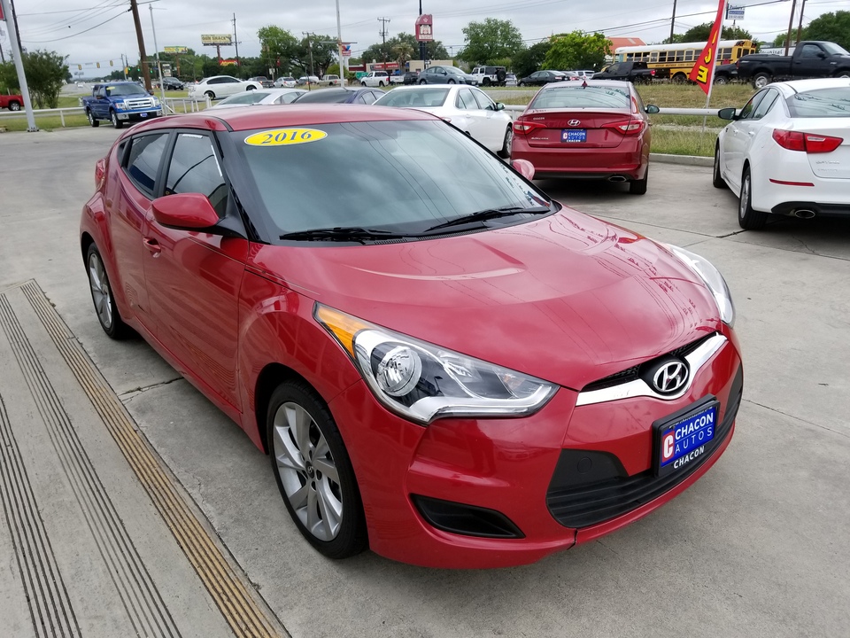 2016 Hyundai Veloster Base 6AT