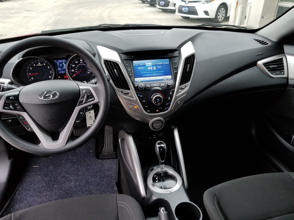 2016 Hyundai Veloster Base 6AT