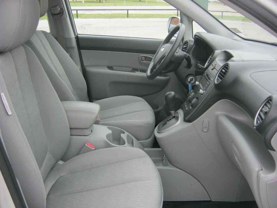 2010 Kia Rondo LX