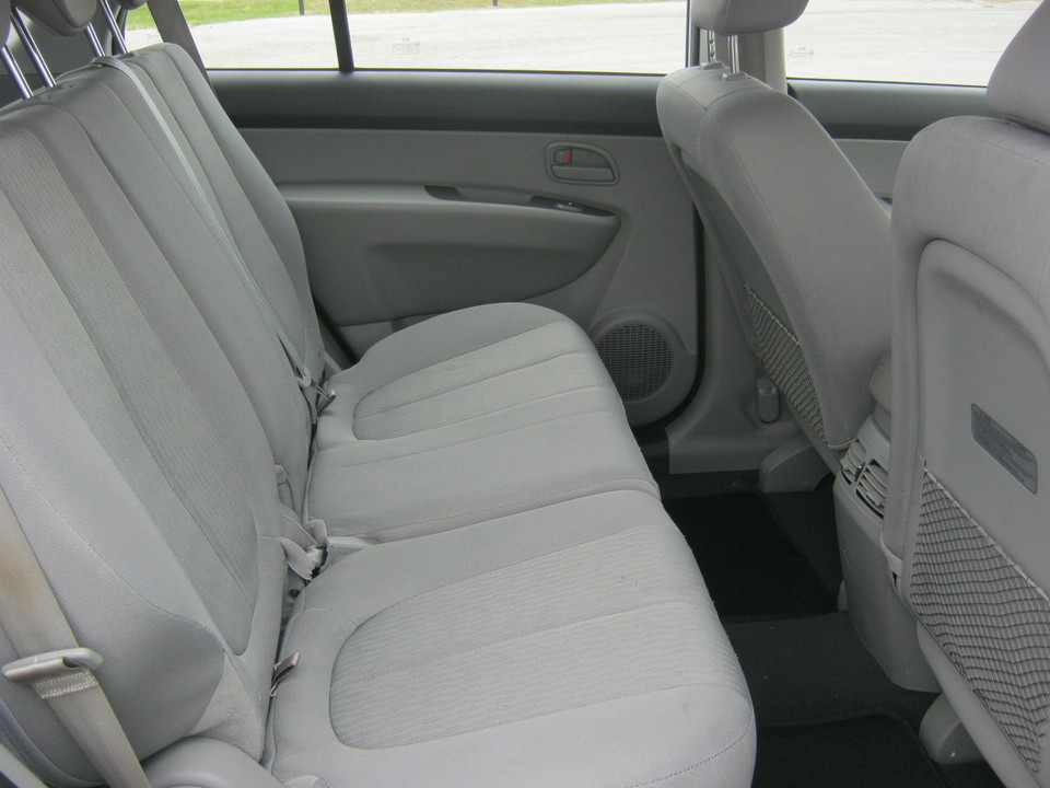 2010 Kia Rondo LX