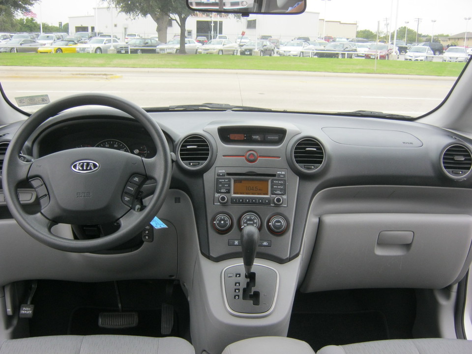 2010 Kia Rondo LX