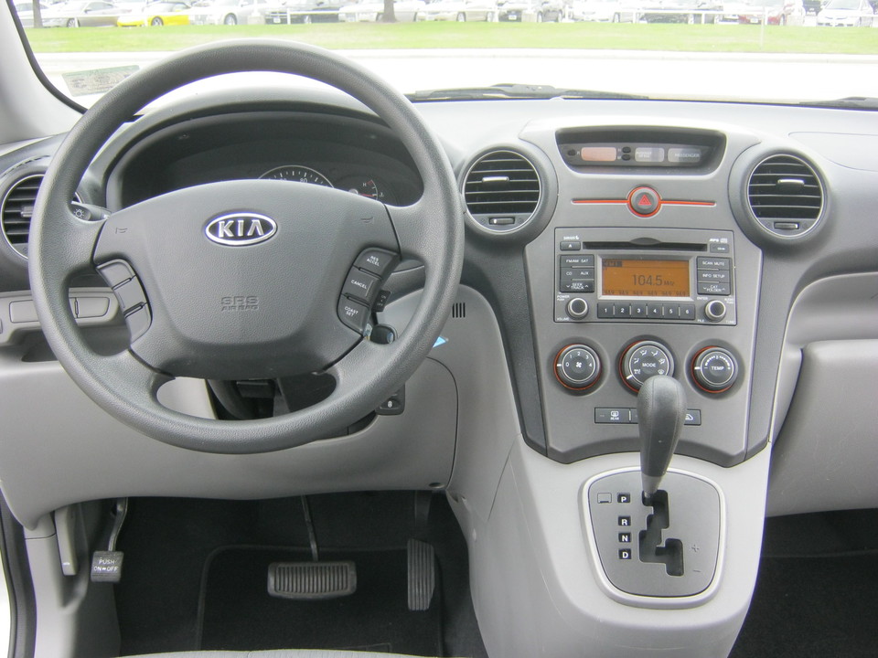 2010 Kia Rondo LX