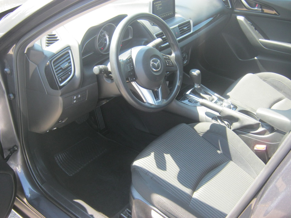 2016 Mazda MAZDA3 i Sport AT 4-Door